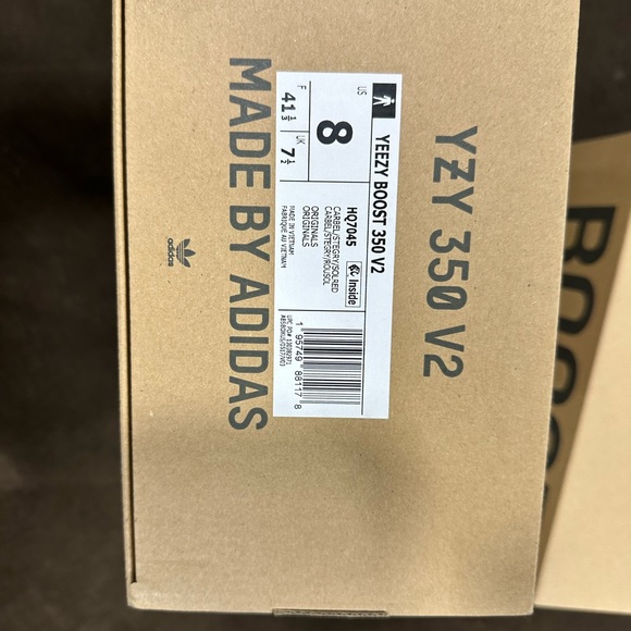 BNWT Yeezy Boost 350 v2 grey/orange Mens sz8 - Picture 3 of 7